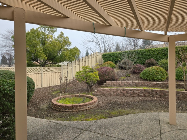 Foto del edificio - 405 Hopkins Ct