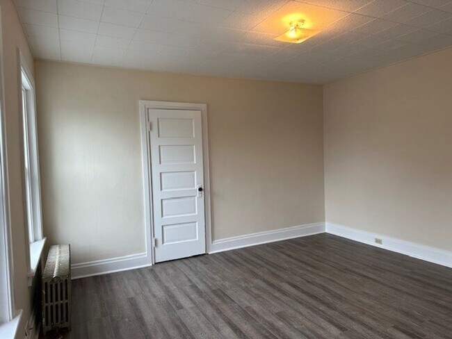 Foto del edificio - 120-122 E Maple St --120A