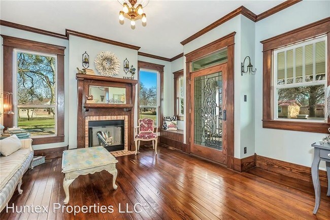 Building Photo - 2113 Mangum St