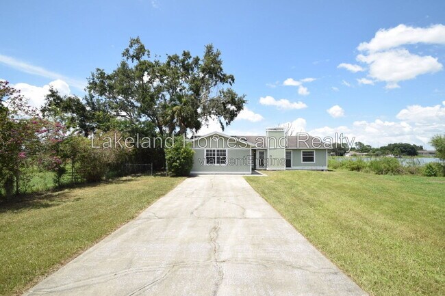Foto del edificio - 1204 Honeytree Ln W
