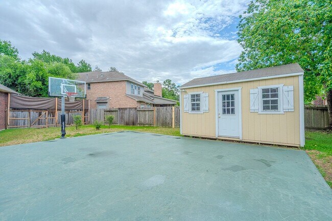 Foto del edificio - 8207 Fairgrove Park Ct