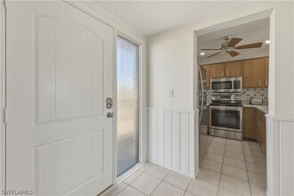 Building Photo - 801 River Point Dr