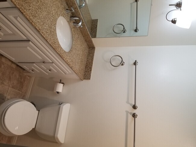 Building Photo - Darling 3 bedroom Home in Oxnard