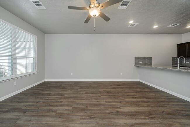 Building Photo - Where Style Meets Comfort: Elevate Your Li...