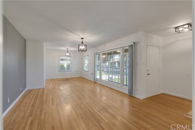 Building Photo - 1213 W Oak Ave