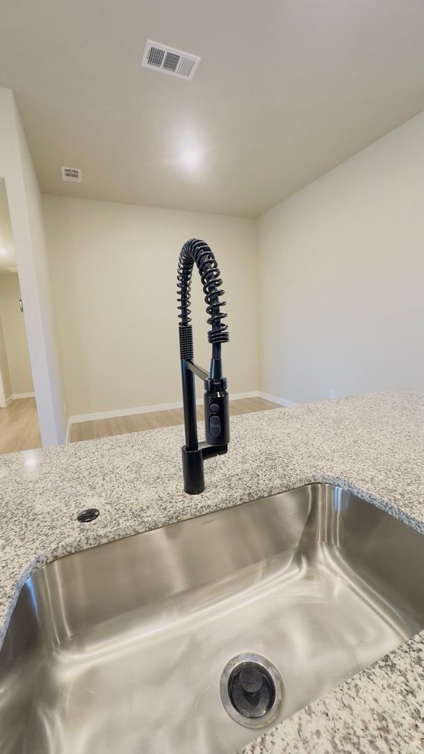 Foto del edificio - New Beginnings Start at AMRR: 3 Bedroom available in April!