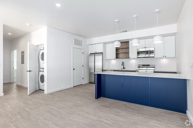 2BR, 2BA - 995SF - B8 - Kitchen - The Lindy at Wheeler