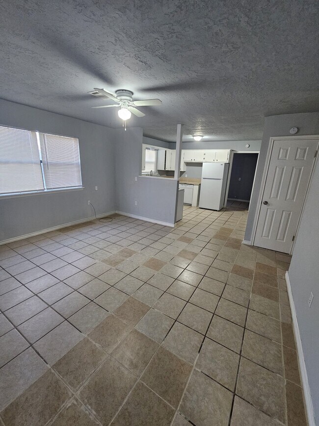 Foto del edificio - 411 NW Greenmeadow Dr