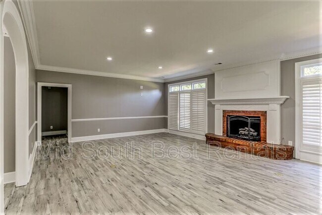 Foto del edificio - 3444 Tournament Dr S