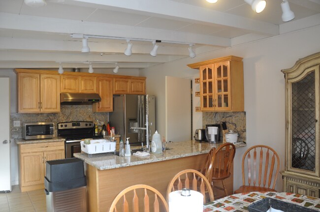 Foto del edificio - 934 E Duane Ave