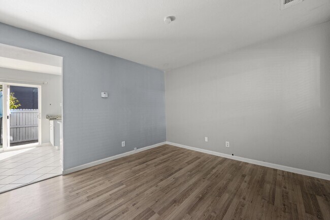 Foto del edificio - 1615 Cottonwood Dr