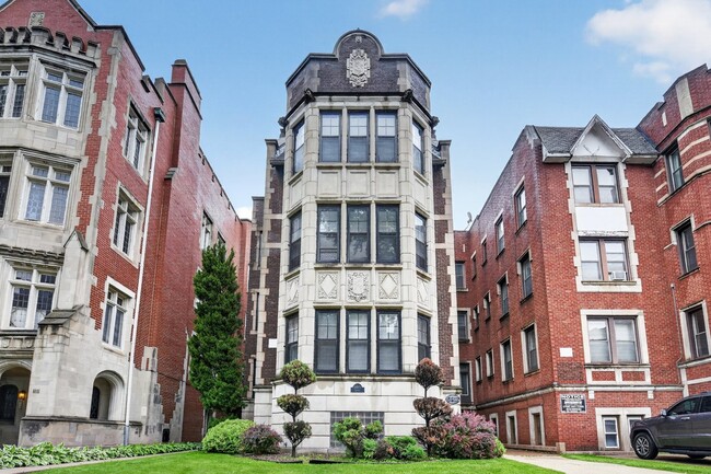 Building Photo - 6815 S Crandon Ave