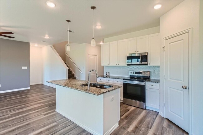 Foto del edificio - 7352 Parkside Place Drive
