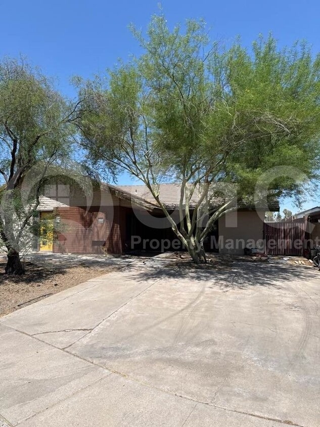 Primary Photo - 3907 S Farmer Ave