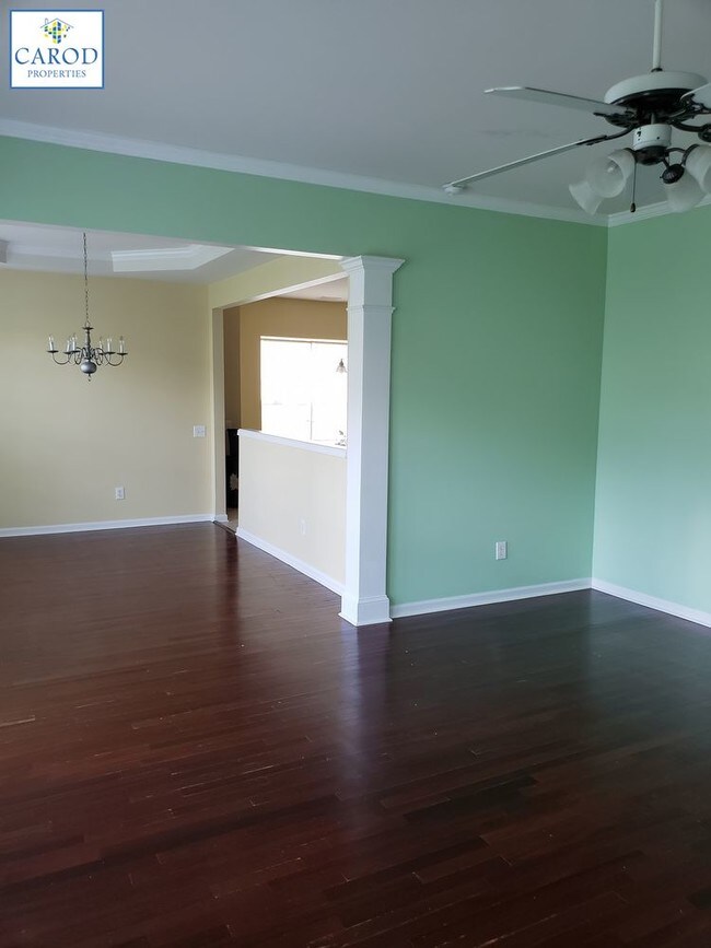Building Photo - Four bedroom with downstairs office