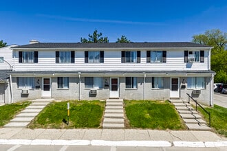 Building Photo - Grosvenor North Townhomes