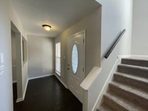 Building Photo - 304 Hazelnut Dr