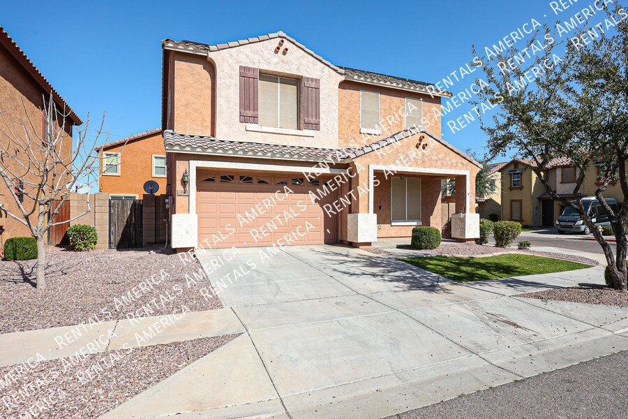 Primary Photo - 5 bed/ 3 Bath Spacious Home w/ Solar and C...