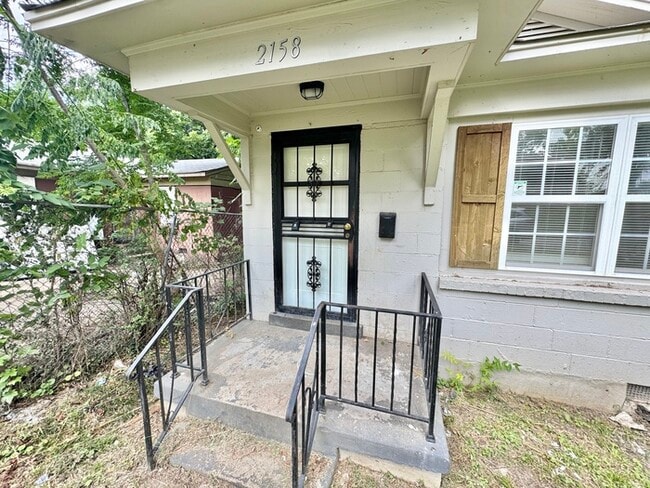 Building Photo - 2158 Lowell Ave