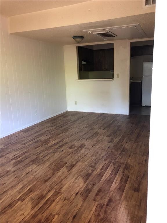 Foto del edificio - 112 N Loop Blvd E