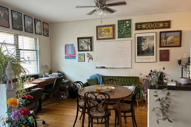 Building Photo - 730 W Roscoe St