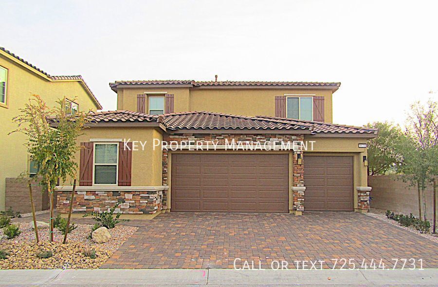 Primary Photo - 5 BEDROOM 5 BATH HOME WITH POOL AND SPA IN...