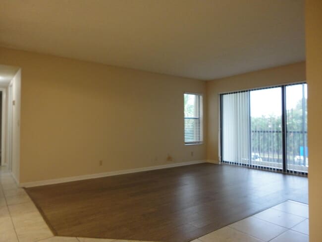 Building Photo - 714 Sunny Pine Way