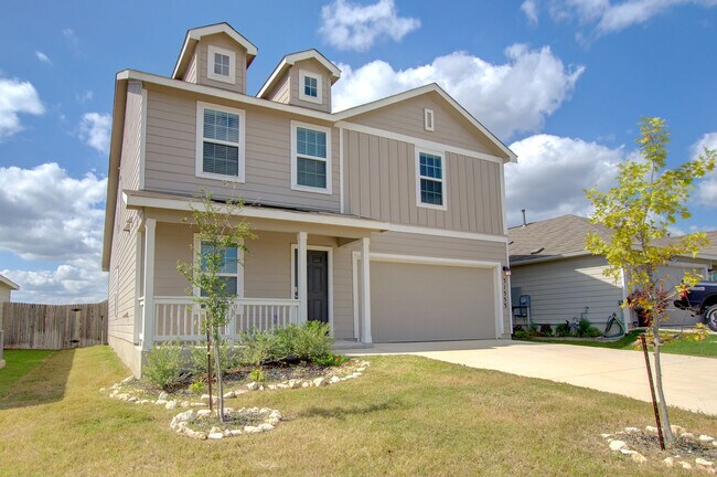 Front of house - 31553 Acacia Vis