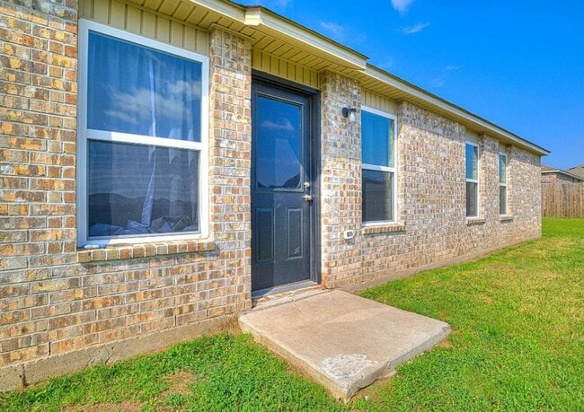Building Photo - Charming 3-Bedroom Home with Modern Amenit...