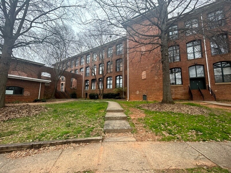 Primary Photo - 201 S Hoskins Rd
