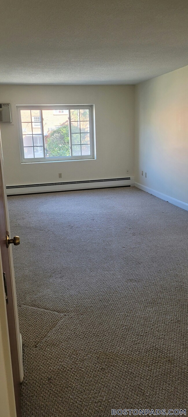 Building Photo - 11 Brattle Dr