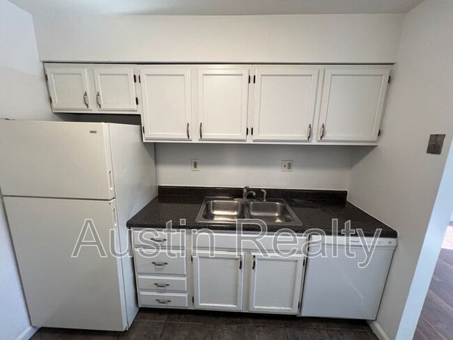 Foto del edificio - 4390 McPherson Ave