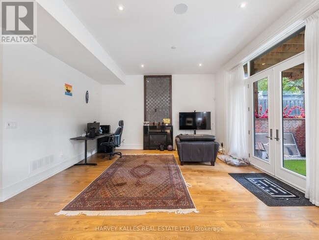 Building Photo - 267 Empress Ave