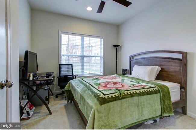 Foto del edificio - 43167 Loudoun Reserve Dr