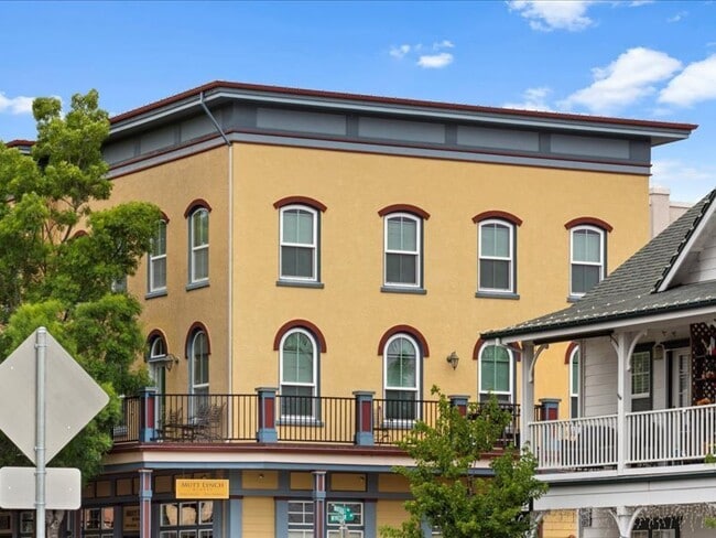 Building Photo - 966 McClelland Dr