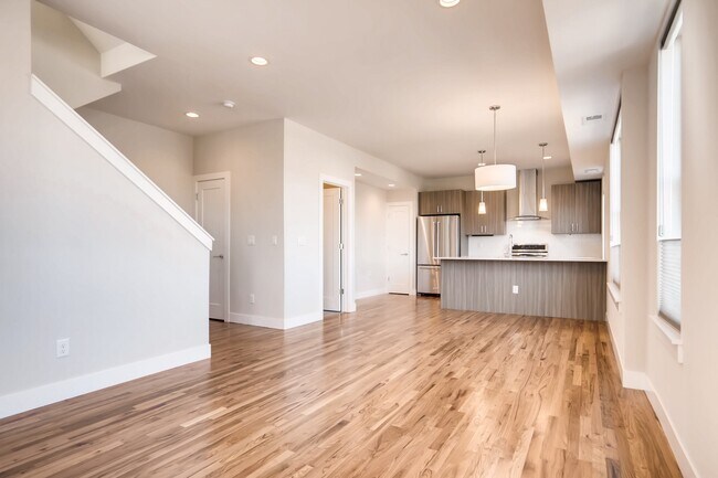 Foto del edificio - Evolve Real Estate: Modern townhome in Wes...