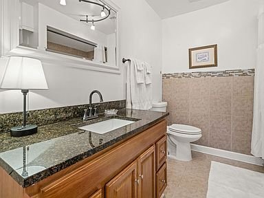 Foto del edificio - 2127 Honeytree Ct