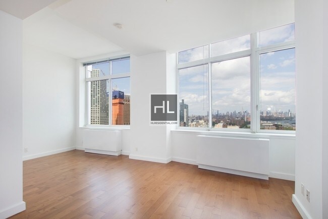 Building Photo - No Fee - Luxurious Studio In Fort Greene