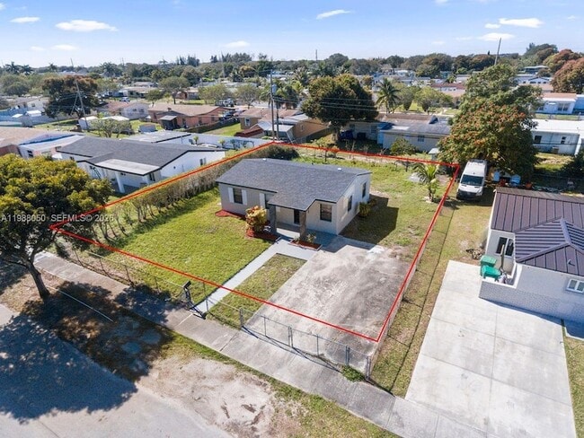 Foto del edificio - 15900 NW 18th Ave