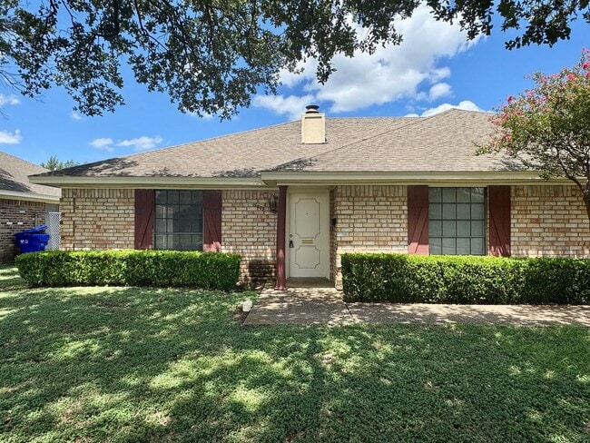 Building Photo - Duplex