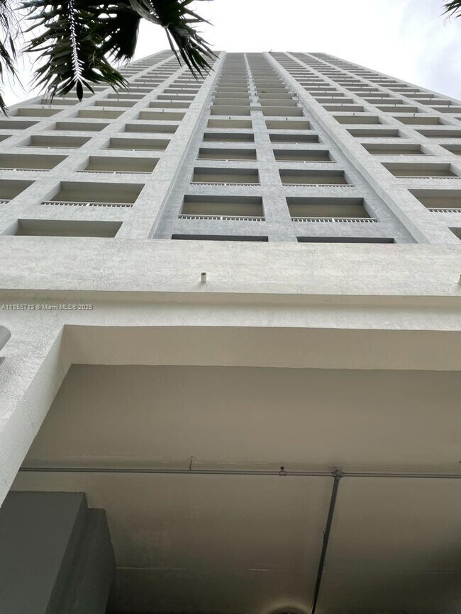 Foto del edificio - 170 SE 14th St