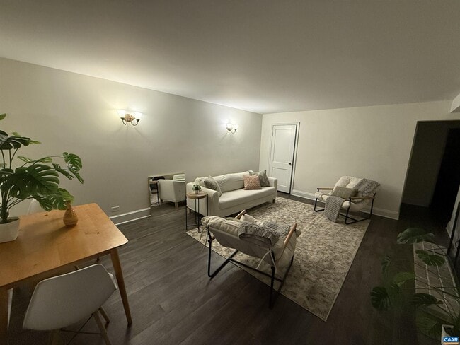 Foto del edificio - 2709 Eton Rd