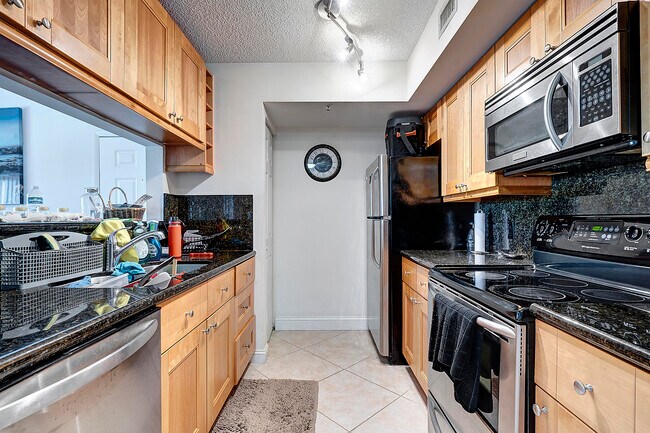 Building Photo - 103 Yacht Club Way