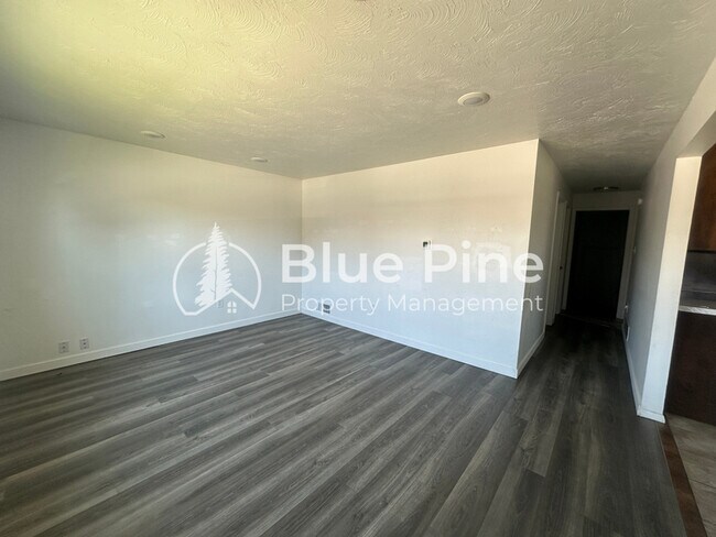 Foto del edificio - 577-577 Tendoy Dr