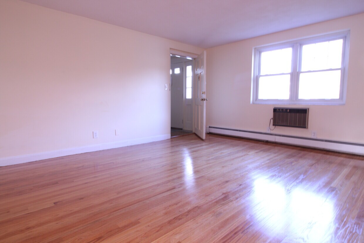 131 Emerson Gardens Rd Unit 131, Lexington, MA 02420 Condo for Rent in Lexington, MA