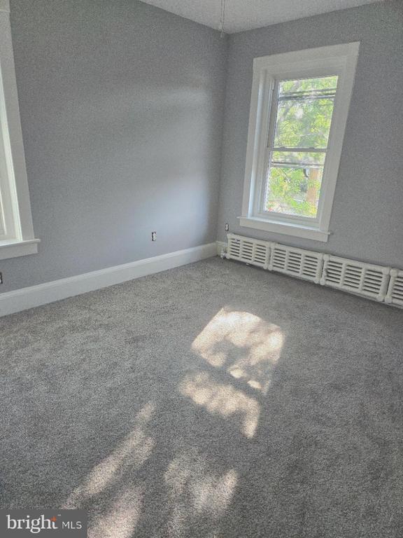 Building Photo - 393 N York St