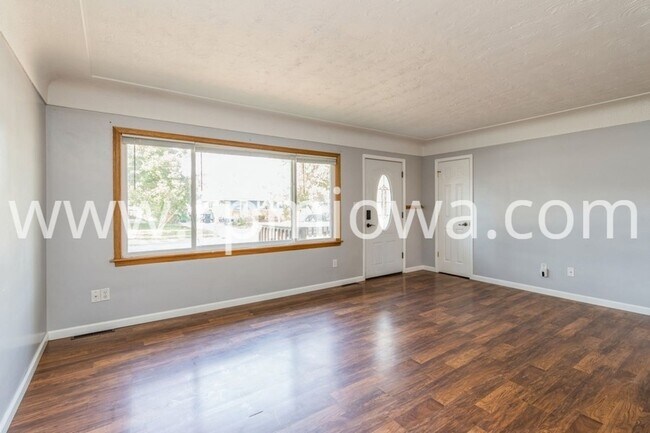 Foto del edificio - UPTOWN ANKENY!! 3 Bedroom, 2 Bath Home in Ankeny