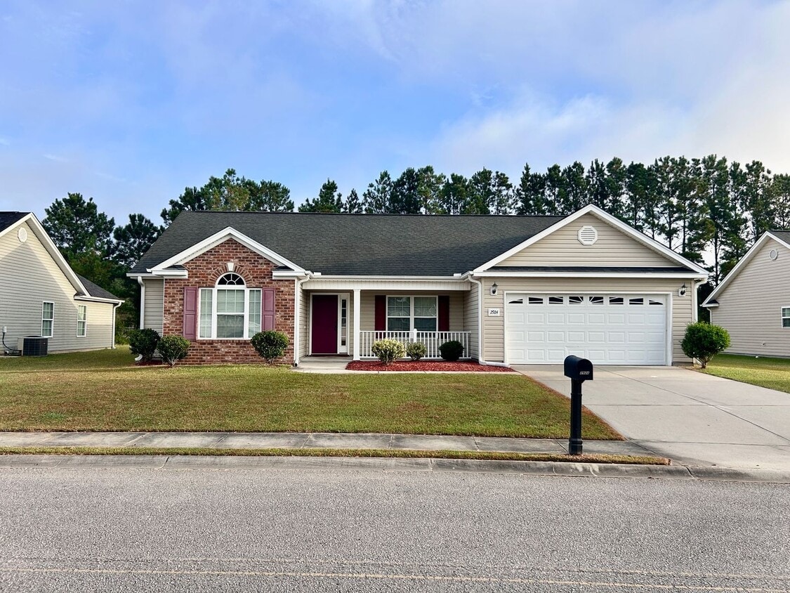 Foto principal - AVAILABLE NOW!! 4 Bedroom 2 Bathroom Home