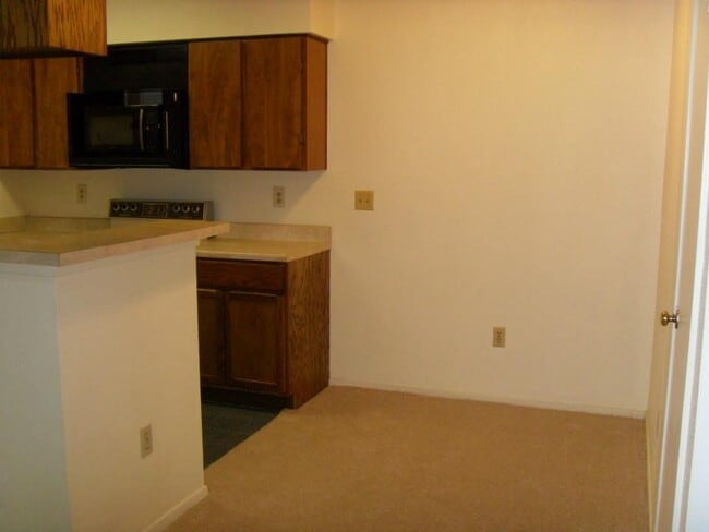 Building Photo - 114 E 31st St