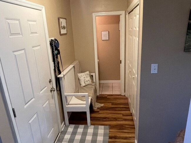 Building Photo - 404 Sandy Oak Dr